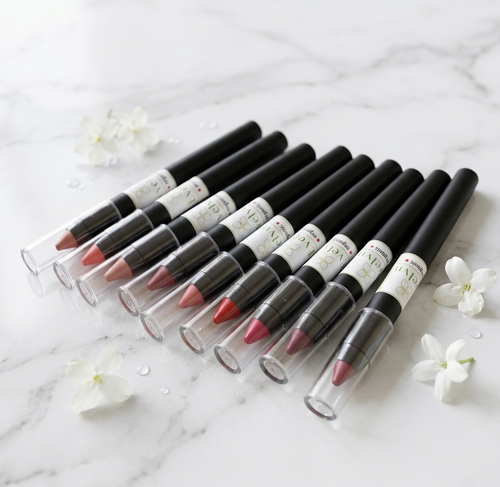 رژلب مدادی قابل تراش ارگانیک Evelyn – Organic Lipstick Pencil بافت مخملی و رنگدانه بالا، بدون سرب